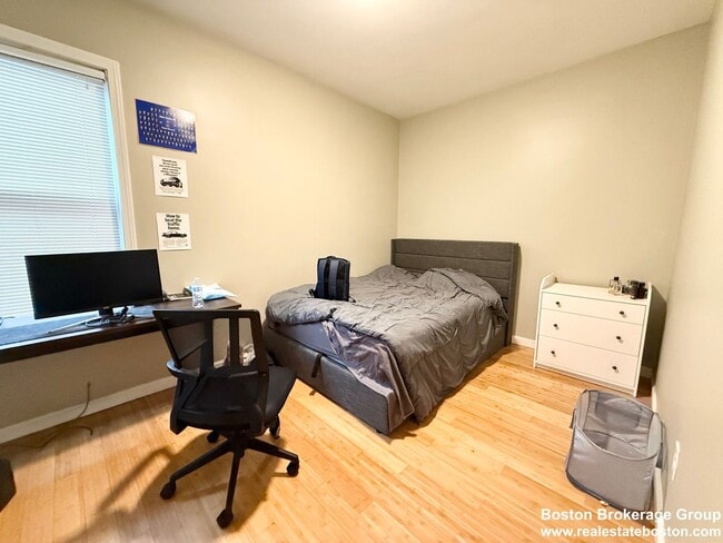 Photo - Amazing 4 bed 2 bath in Allston..... Apartment