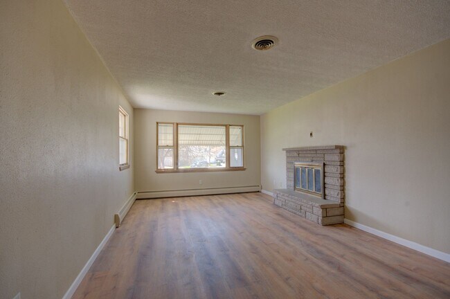 Building Photo - 3 bd 2.5 updated home Joliet