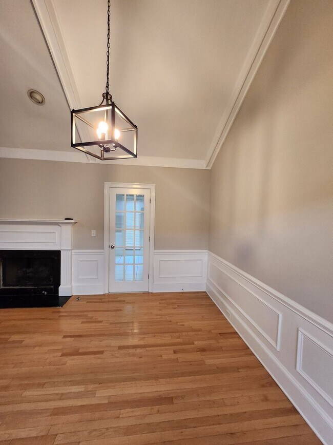 Building Photo - 624 Crown Pointe Dr
