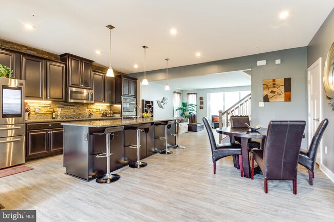 Building Photo - 3705 Marlborough Pl