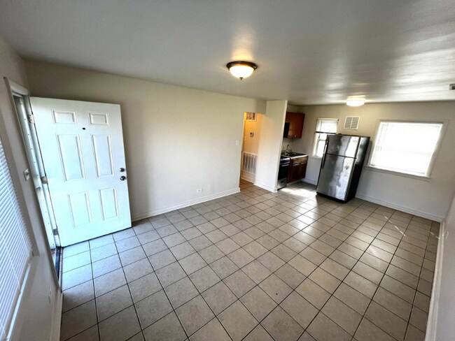 Building Photo - 9136 S Anthony Ave