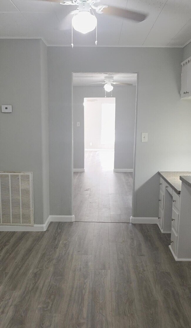 Foto del edificio - 407 E Homan Ave