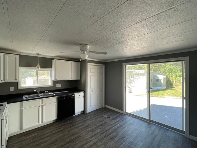 Building Photo - 122 Countryside Ln