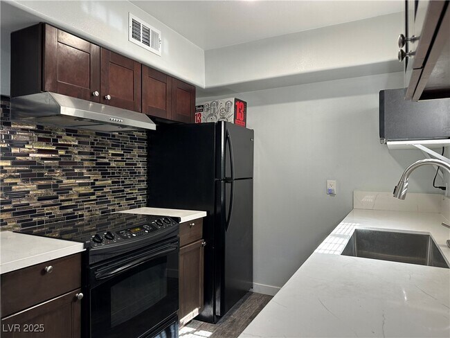 Foto del edificio - 621 N 11th St