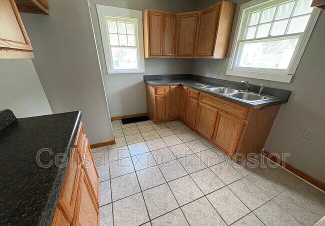 Foto del edificio - 3225 Oliver St