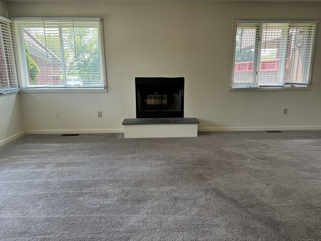 Building Photo - 124 Montoya Dr