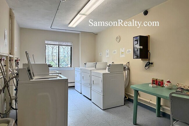 Foto del edificio - 756 Quaker Ln