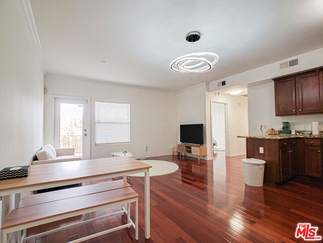 Foto del edificio - 1025 Dewey Ave