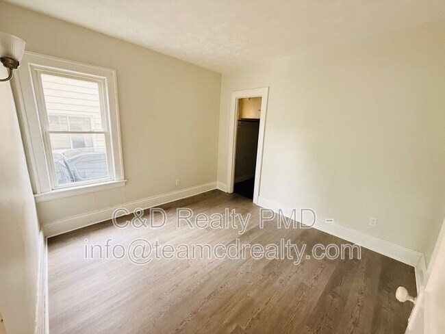 Foto del edificio - 9302 Rosewood Ave