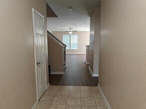 Building Photo - 7915 Moss Springs Ct