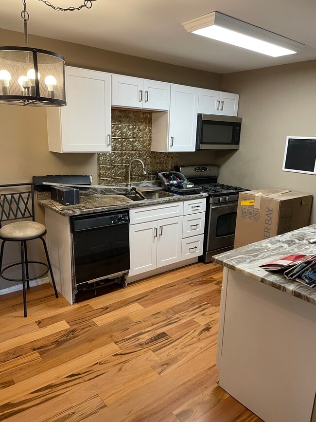 Foto del edificio - 125 Twin Oaks Dr