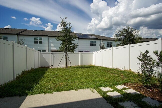 Building Photo - 888 Grandin St
