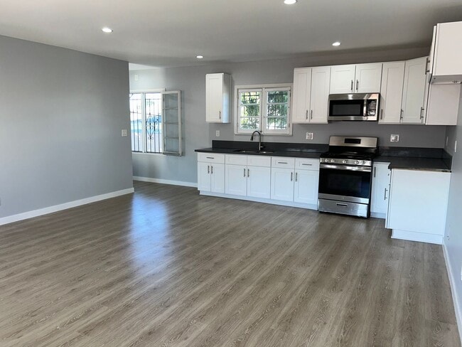 Photo - 531 1/2 W 56TH ST Apartment