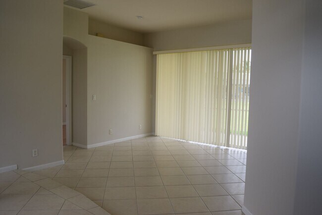 Building Photo - Stunning upgraded and immaculately maintained 3/2/2 home close to Gatlin I-95