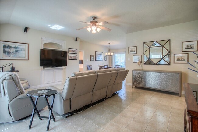 Foto del edificio - 824 Cherry Hills Dr