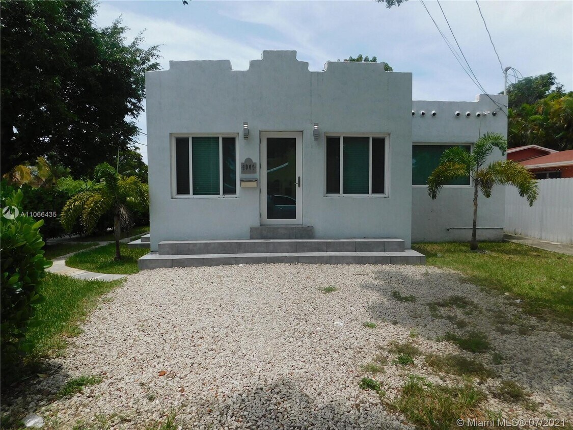Primary Photo - 2900 SW 4th St