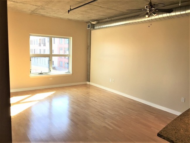 Building Photo - Stunning Condo in Downtown Denver