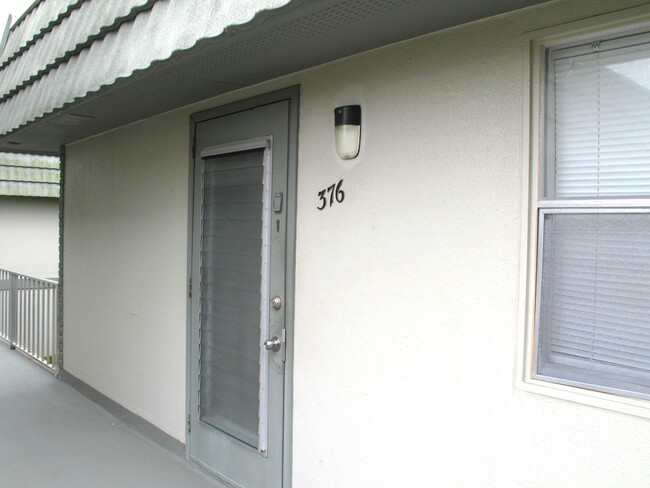 Foto del edificio - 376 Flanders Dr
