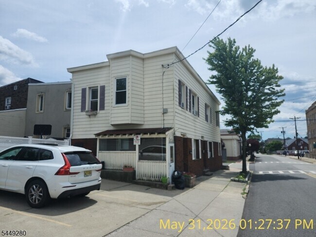 Foto del edificio - 301 Copeland Ave