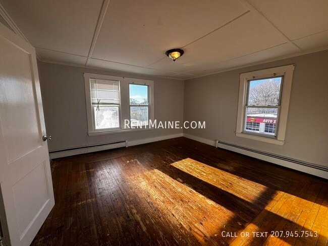 Building Photo - 131 College Ave