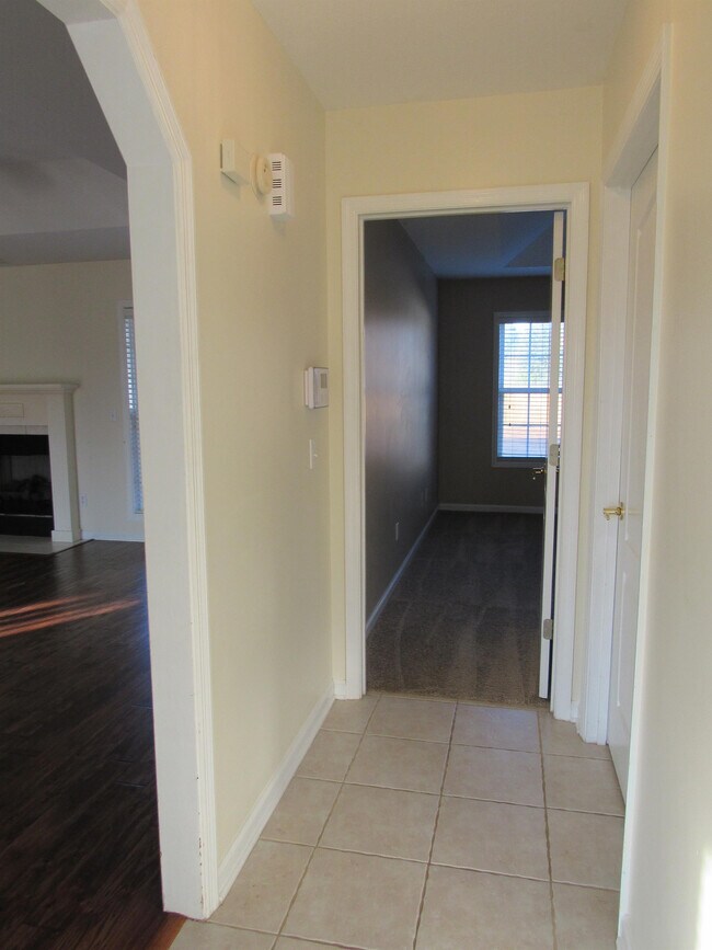 Building Photo - 203 Daphne Dr