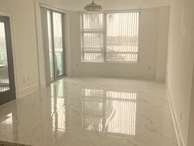 Foto del edificio - 2  Bedroom 2 baths Unfurnished Luxury Condo in Sunrise, Florida - Great Rental Price!