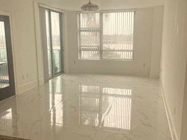 Building Photo - 2681 N Flamingo Rd
