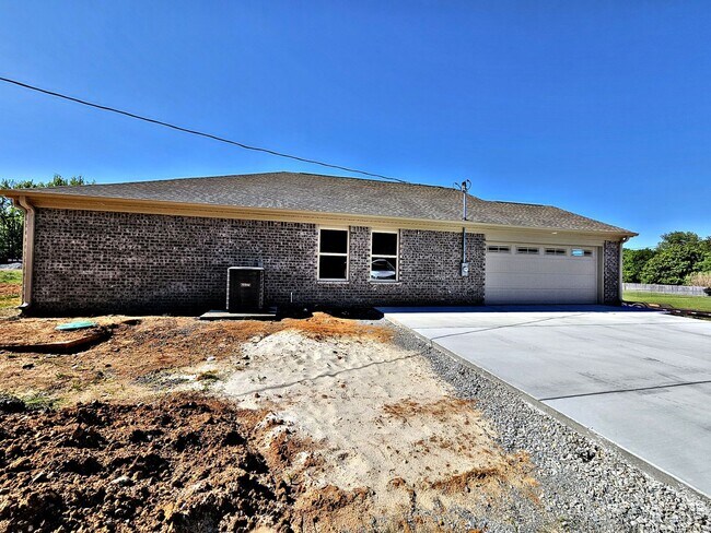 Building Photo - BRAND NEW HOUSE for RENT Hartselle 3BR