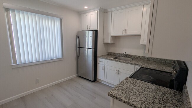 Building Photo - 1106 Edsel Dr
