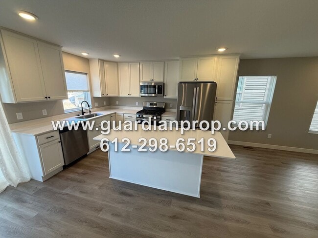Foto del edificio - End Unit Luxury Townhouse Available Now, Lower Family Room, 4 Baths, Loft Area