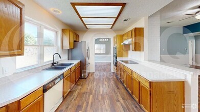 Building Photo - 1517 Yorkshire Dr