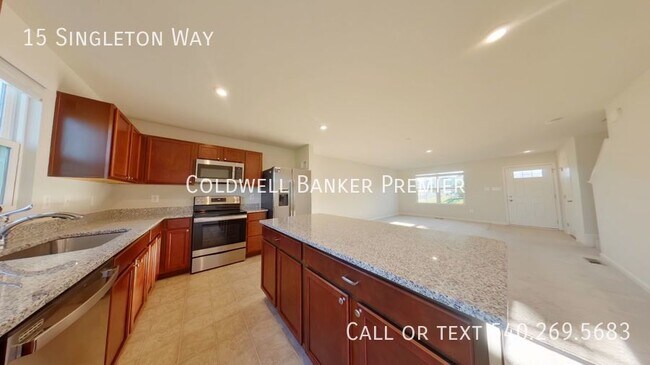 Building Photo - Beautiful 2 Story home in Martinsburg, WV