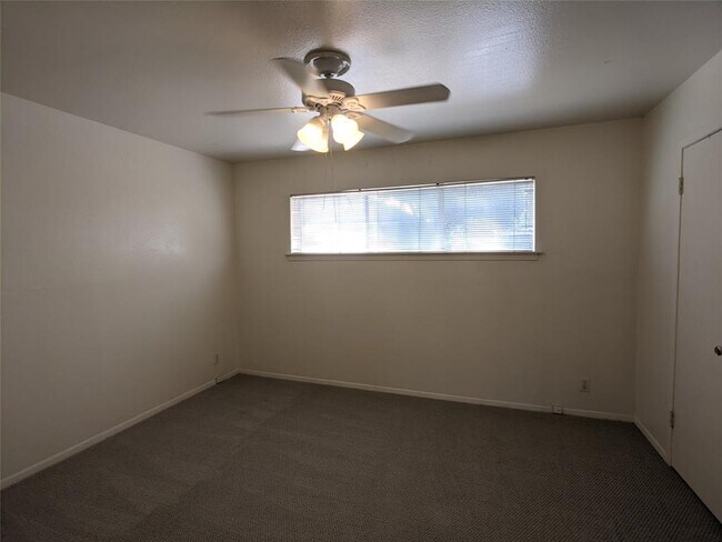 Foto del edificio - 5730 Martel Ave