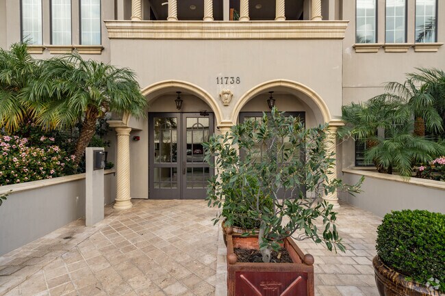 Entrada - 11738 Kiowa Ave
