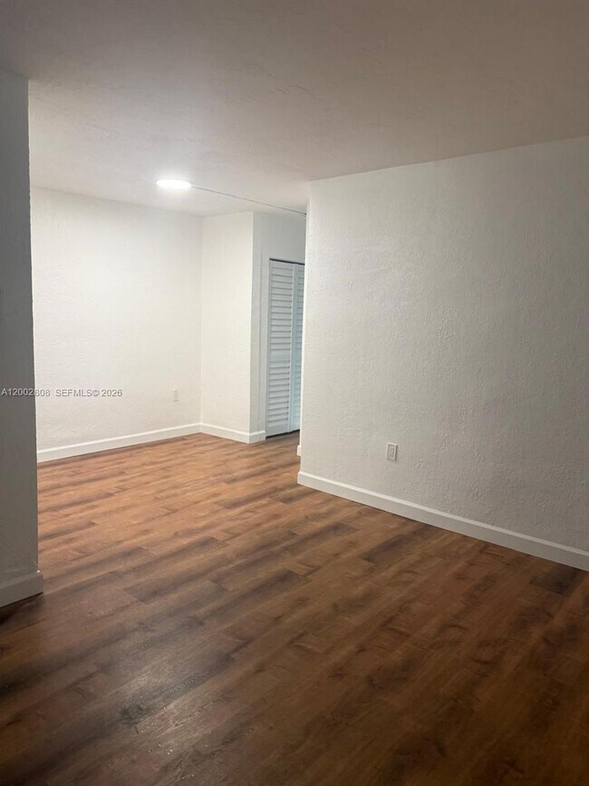 Foto del edificio - 160 NE 55th St