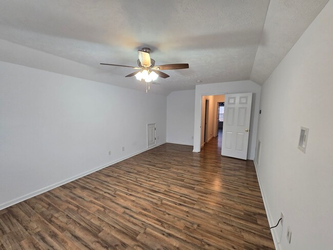 Building Photo - Charming 4 bedroom 3 bath in Raeford!