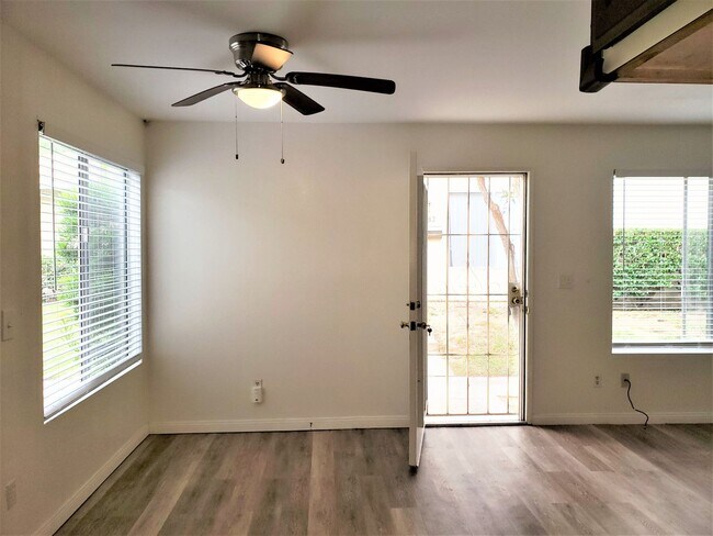 Foto del edificio - Centrally Located UTC Condo for Rent