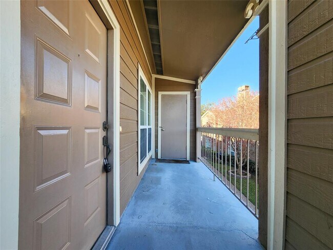 Building Photo - 1860 White Oak Dr