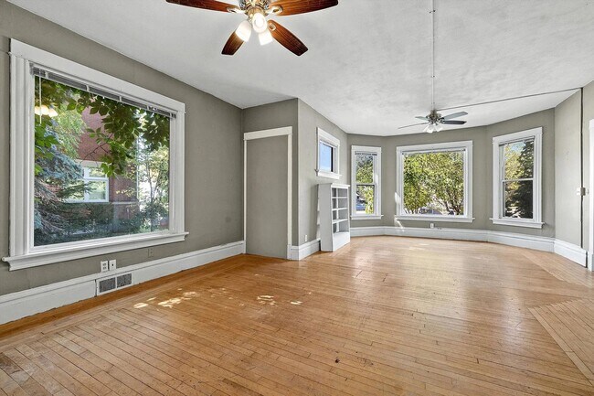 Foto del edificio - Freemont Duplex