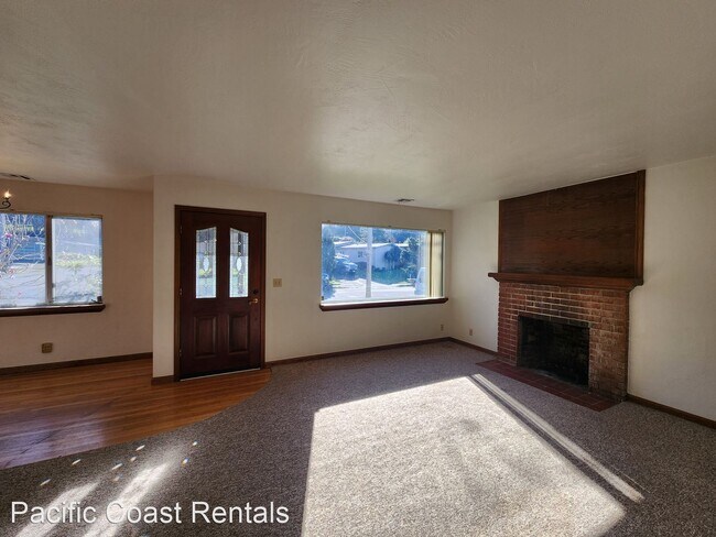 Building Photo - 3 br, 2 bath House - 107 Acacia Dr