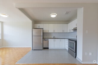 Building Photo - 380 Gibb St