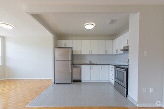 Building Photo - 380 Gibb St