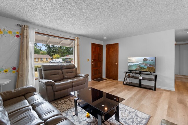 Foto del edificio - 2545 NE Maple Ave