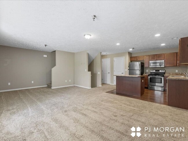 Building Photo - Townhome Rental with Lawn Care and Snow Re...