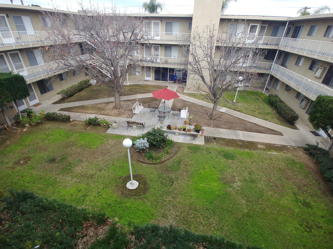Foto principal - 222 G St