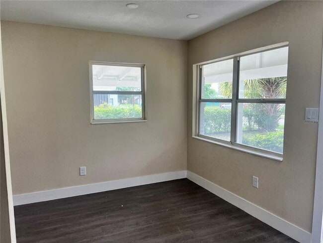 Building Photo - 3616 E Shadowlawn Ave