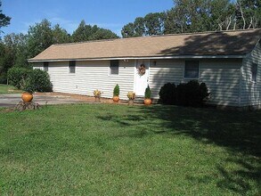 Building Photo - 2304 Flippen Rd