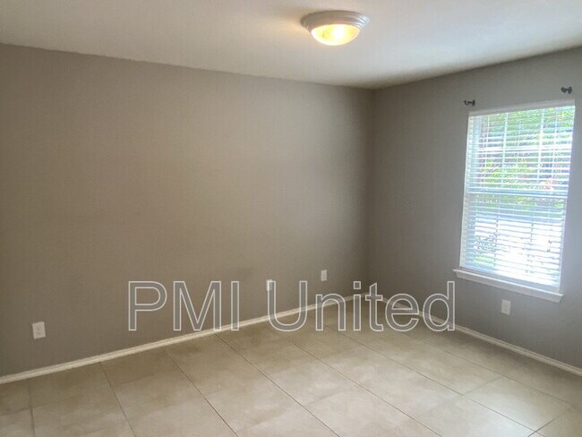 Building Photo - 3805 Oceanview Dr