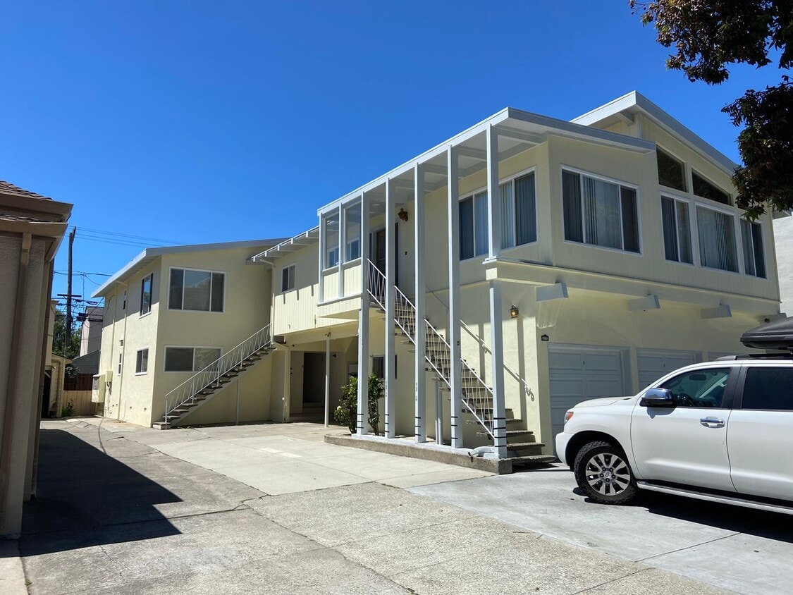 Primary Photo - Spacious Burlingame Apartment
