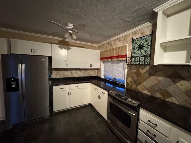 Foto del edificio - Spacious Speegleville Home